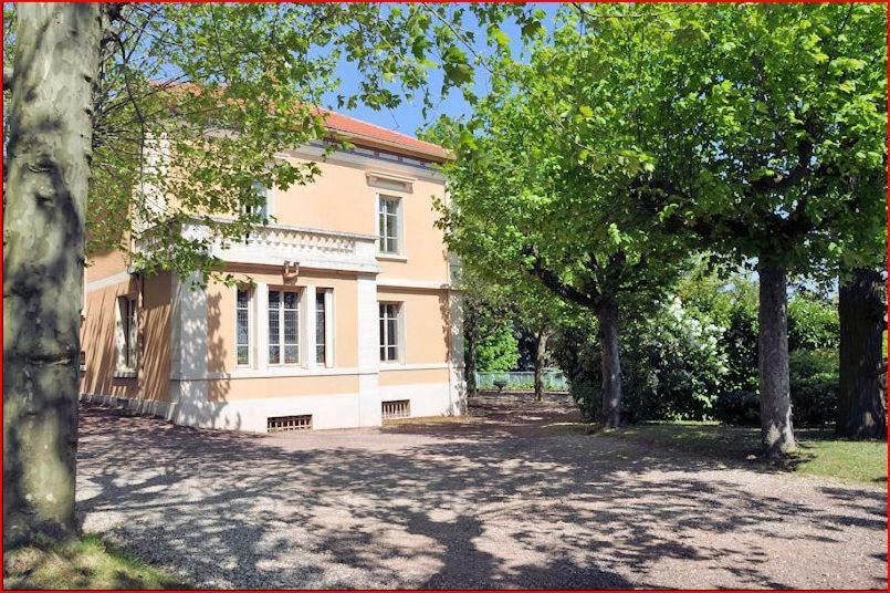 Villa Castel Maison-Table D'Hotes & Jardin-Refuge De Biodiversite Rillieux-la-Pape Exteriör bild