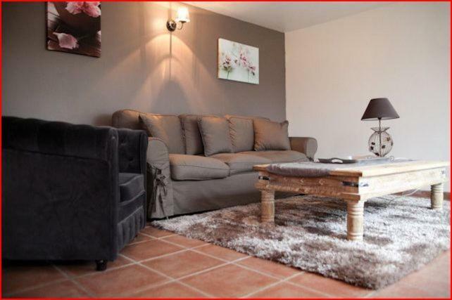 Villa Castel Maison-Table D'Hotes & Jardin-Refuge De Biodiversite Rillieux-la-Pape Exteriör bild